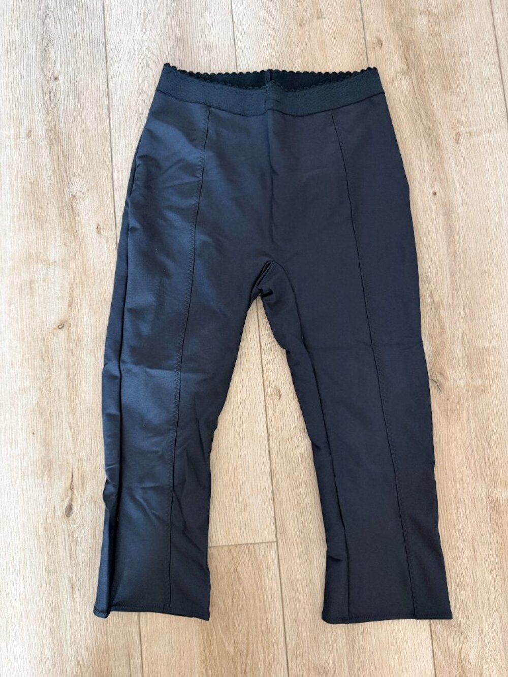 Skims Body High Waist Capri Leggings with Skims Logo on Elastic - NWOT